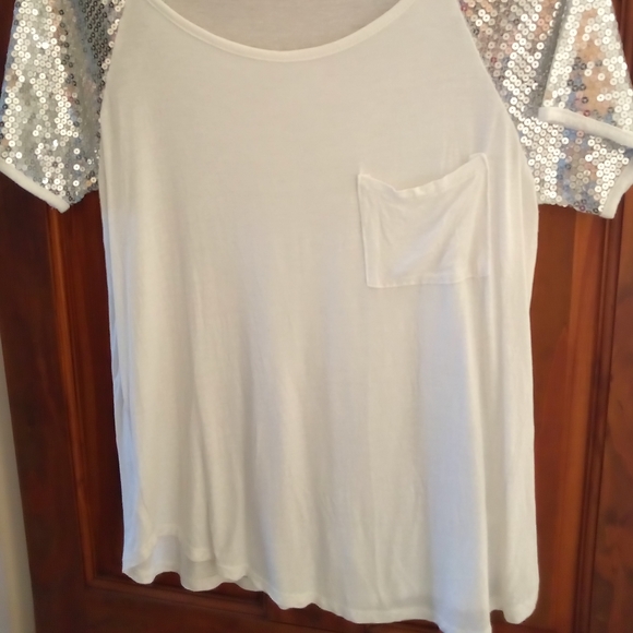 Size large top - Picture 2 of 6